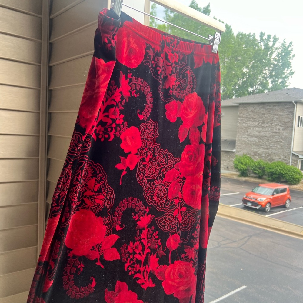 Lithie Lee Woman Black Red Velvet Floral Midi Pencil Skirt 18W - Picture 3 of 10